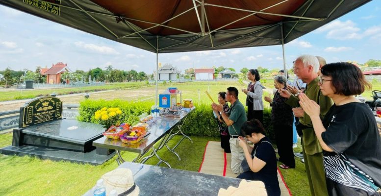 Mua đất sanh phần