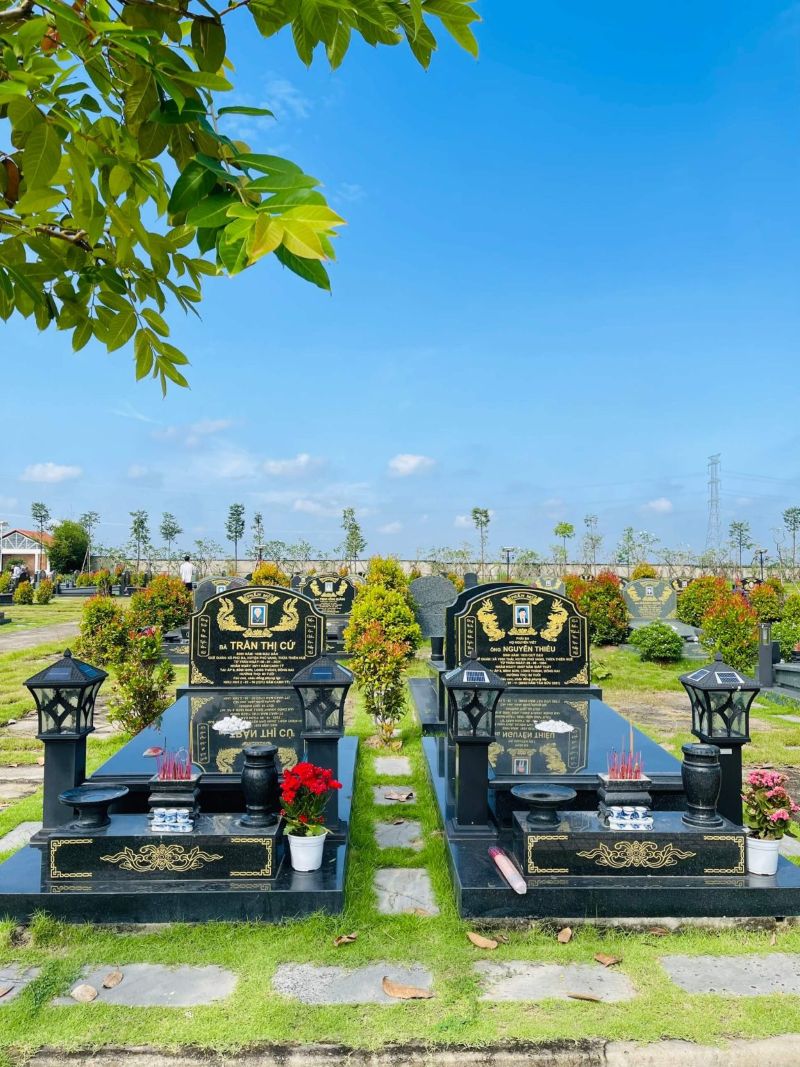 mộ đá tam cấp
